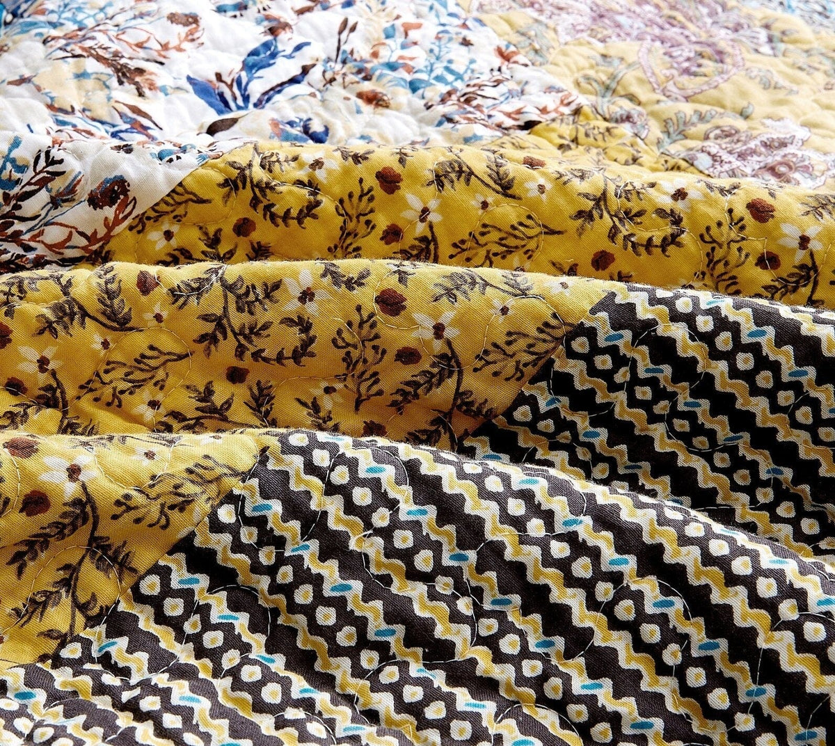 Floral paisley patchwork bedspread set with cottagecore aesthetic.
