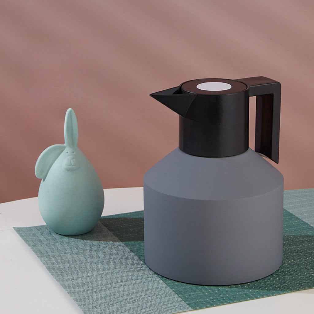 Insulated Geometric Water Pitcher - Your Stylish Solution for Perfectly Chilled or Steamed Beverages