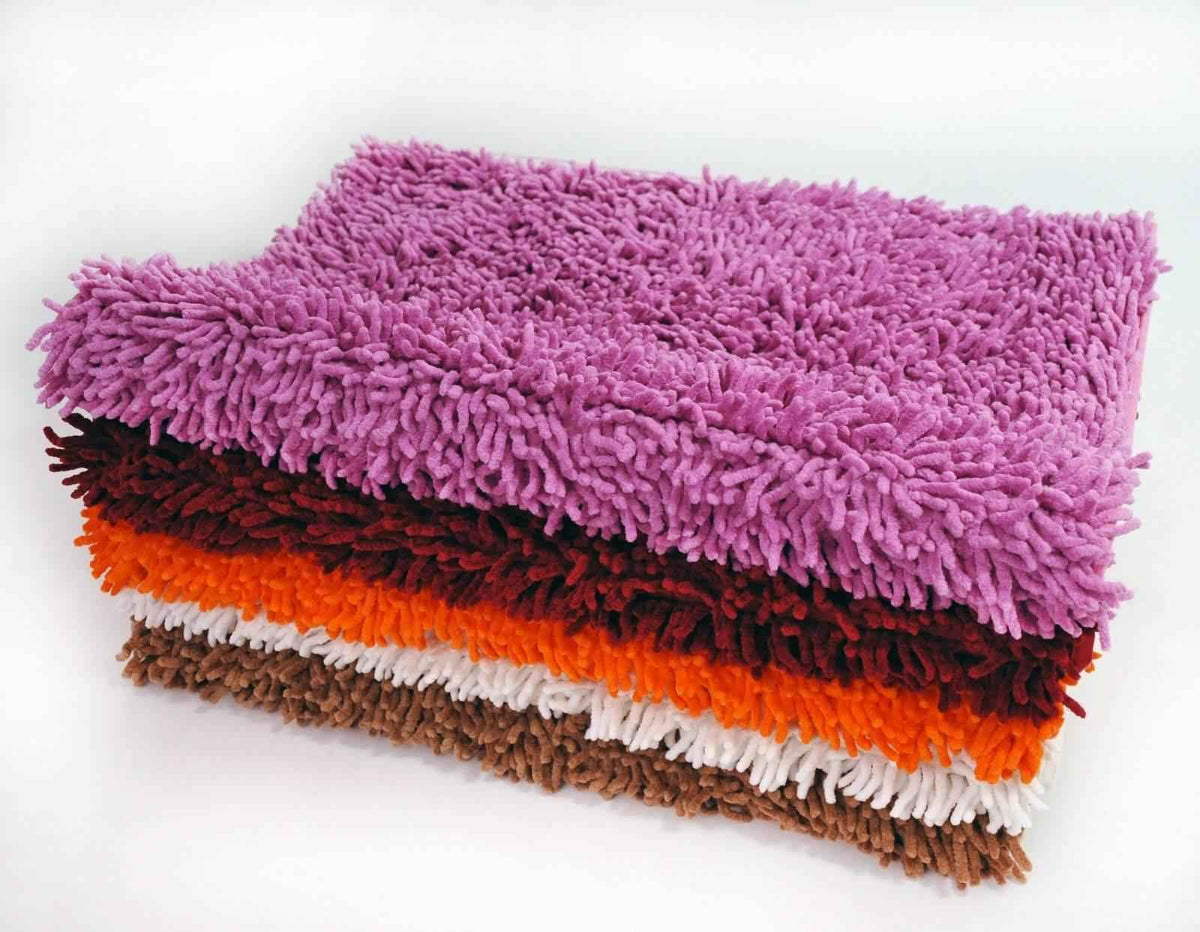 Fuchsia Chenille Bath Mat - Transform Your Bathroom into a Cozy Oasis