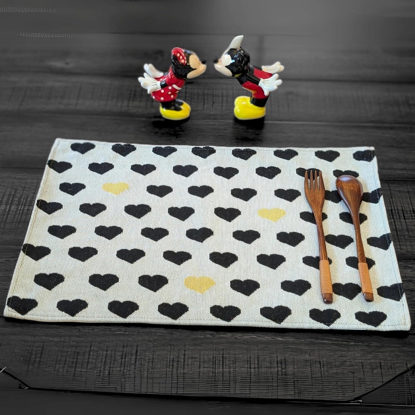 4 Piece Set Valentine Yellow And Black Hearts Placemats 13 By 19