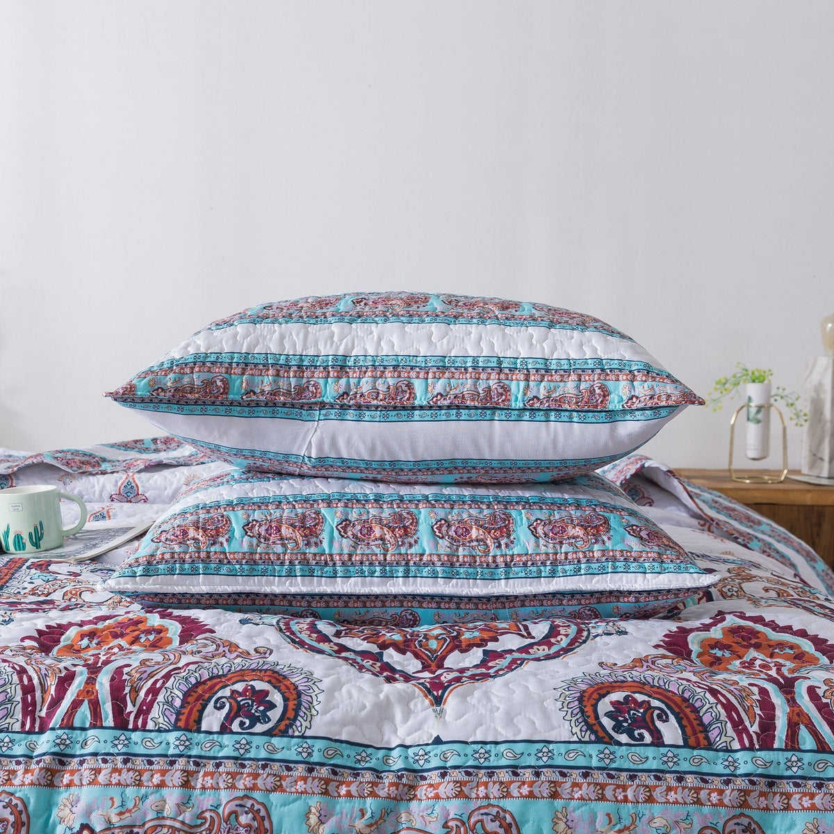 DaDa Bedding white & blue floral paisley bohemian bedspread set.