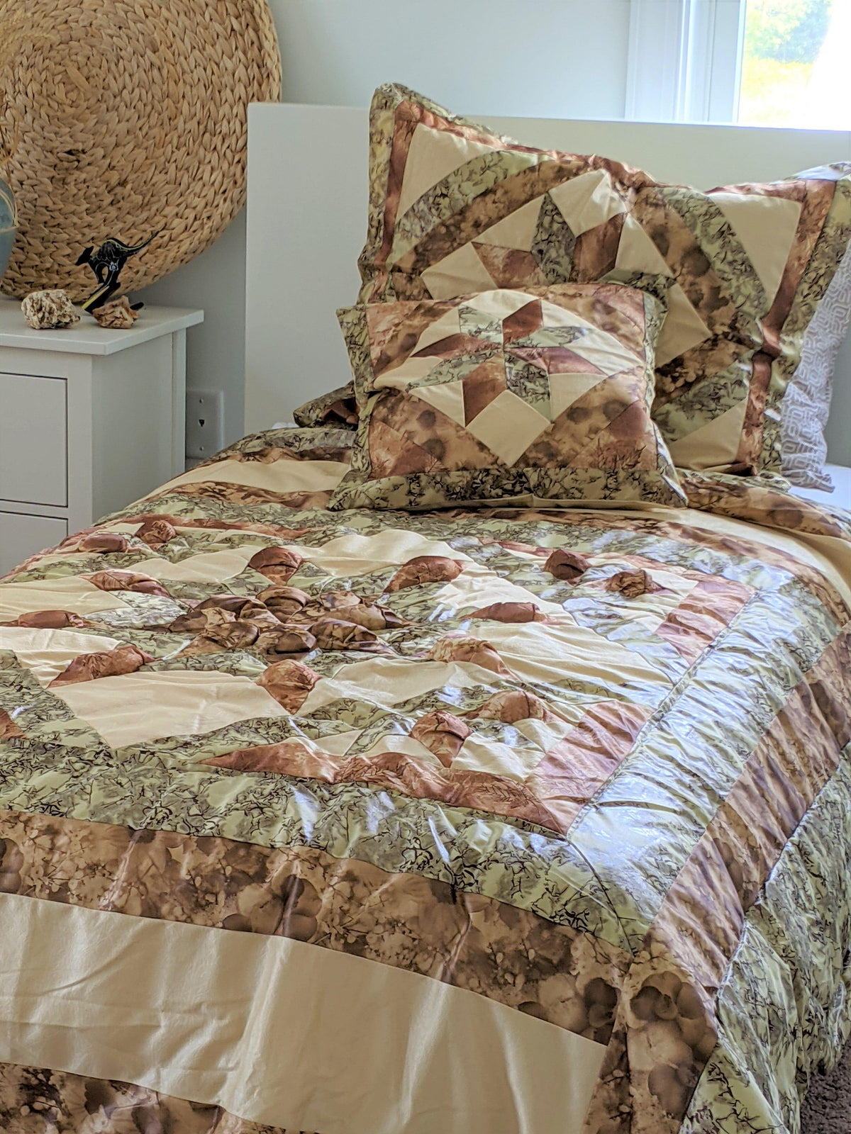 Rustic camo earthy floral beige green comforter set detail