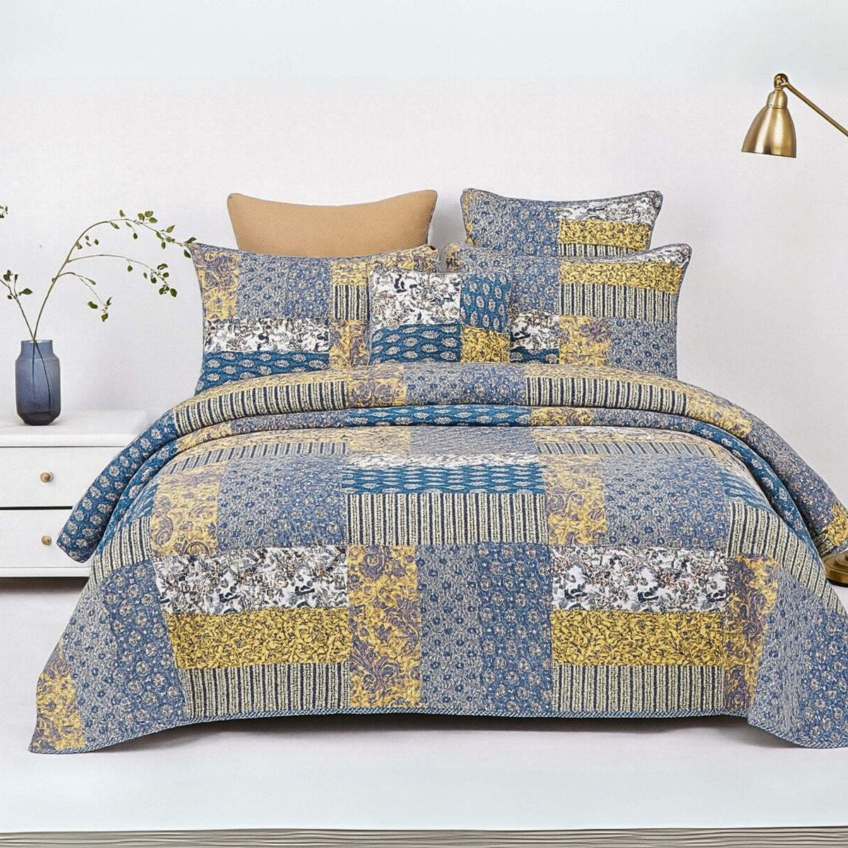Honey Cove Garden floral paisley cottage patchwork bedspread set detail
