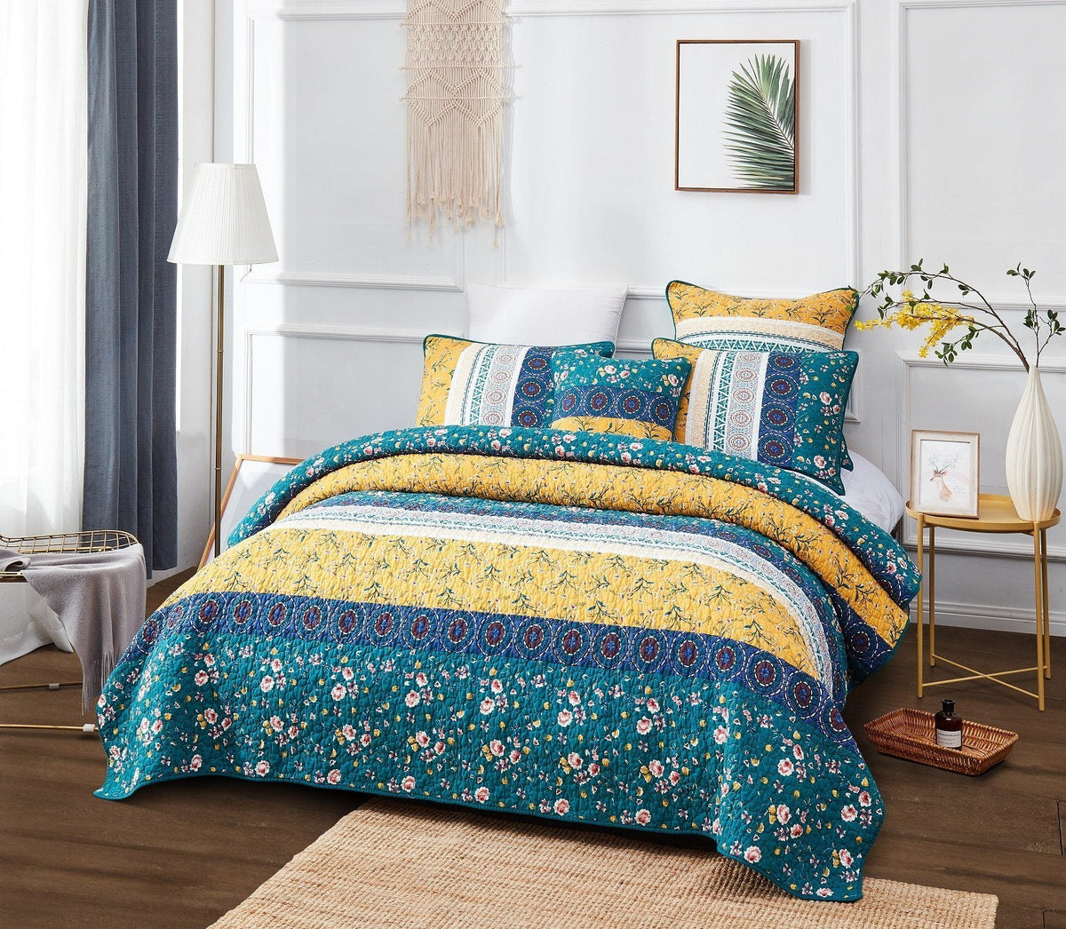 Patchwork floral green bedspread set with gardenia print.