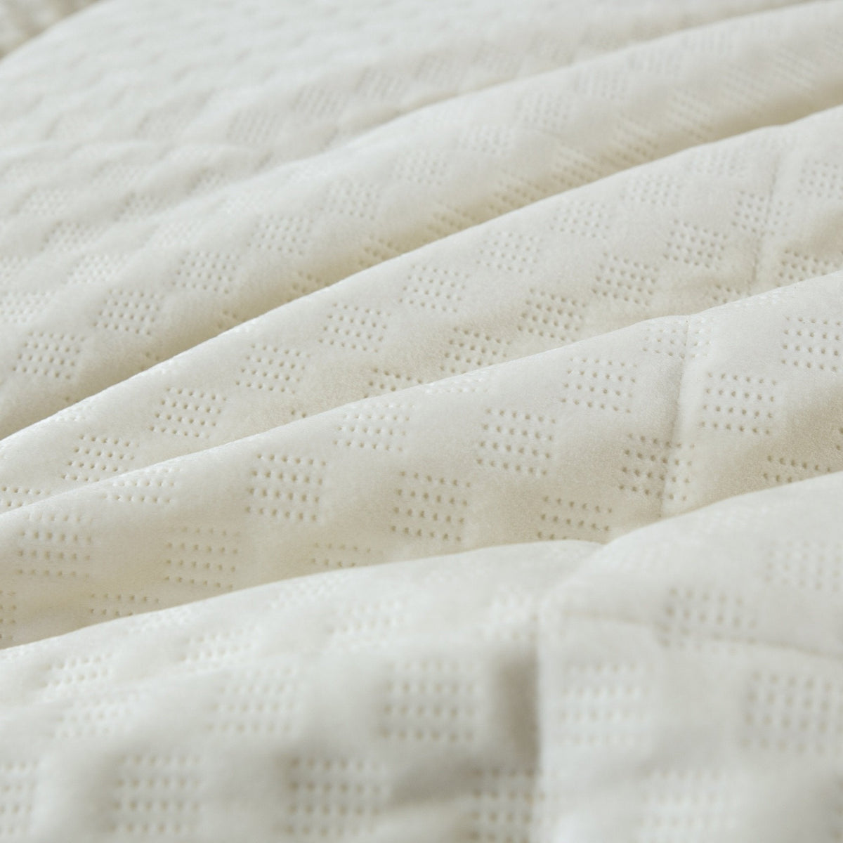 Ivory white velvet comforter set with tufted quilting