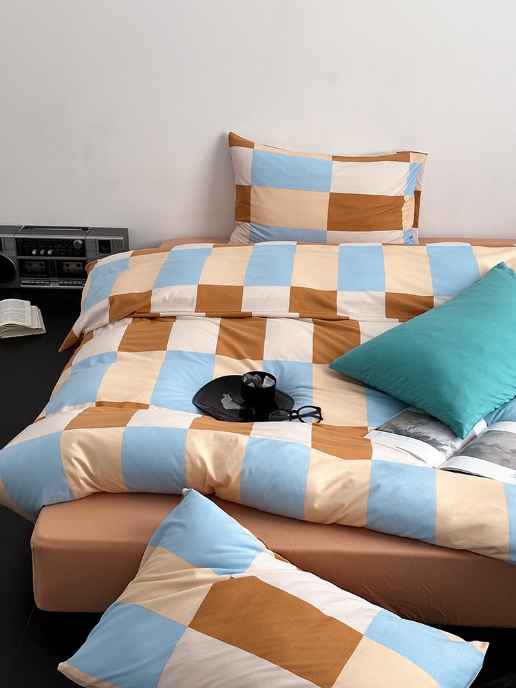 Dopamine Checker Luxury Bedding Set with Fitted Sheet and Pillowcases