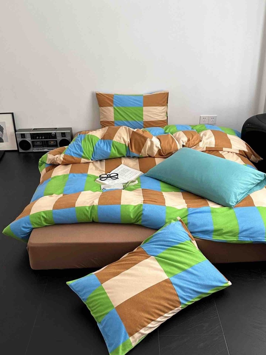 Dopamine Checkerboard Luxury Bedding Set with Pillowcases and Fitted Sheet