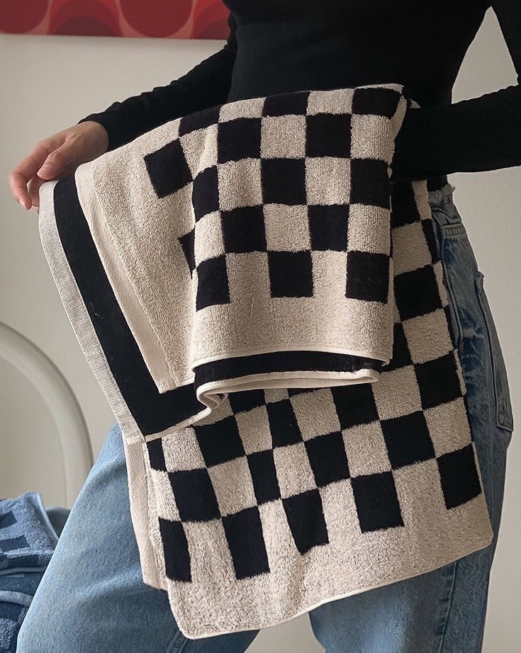 Luxurious Long-Staple Cotton Checkered Bath Towel - Soft, Absorbent, and Chemical-Free