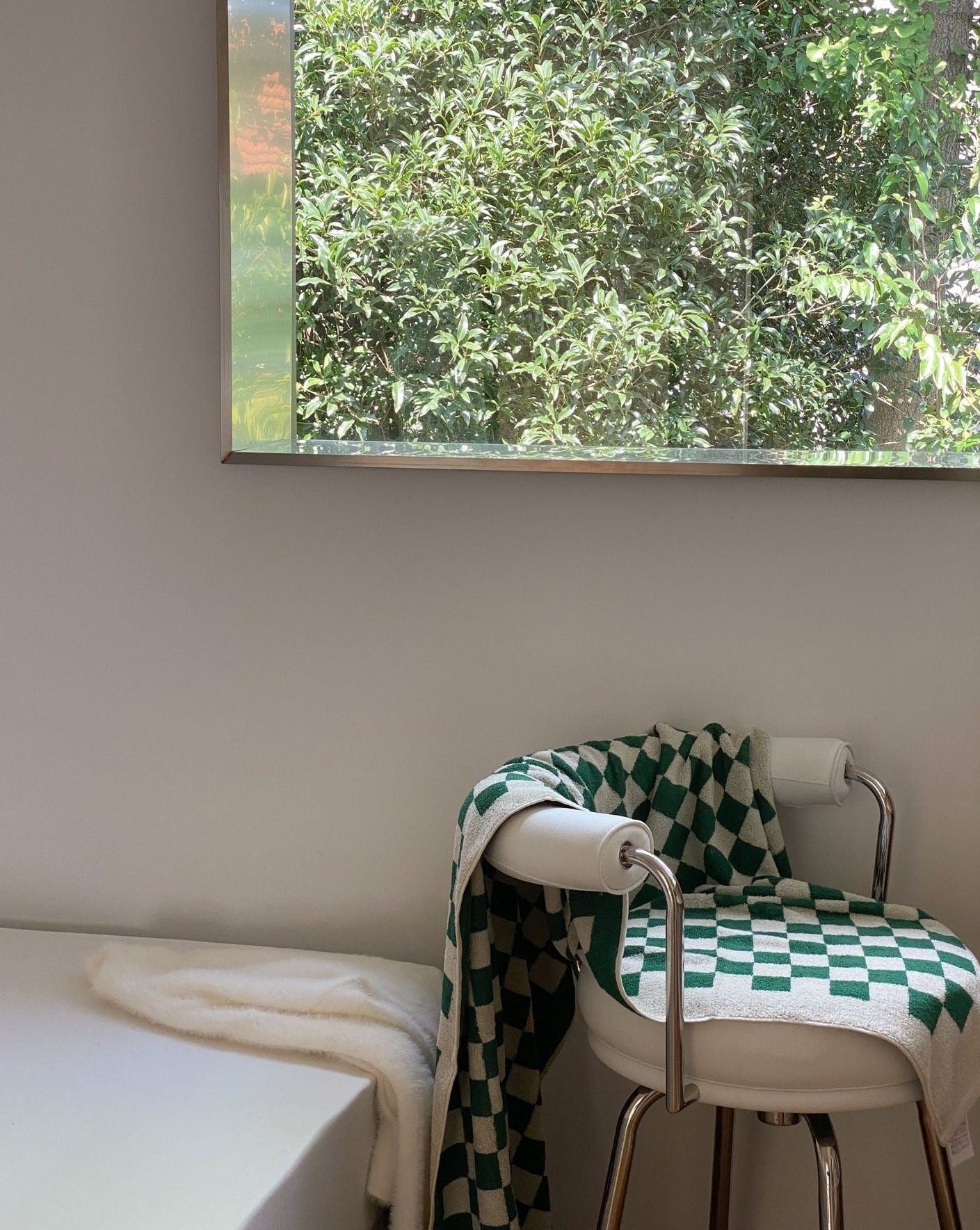 Luxurious Long-Staple Cotton Checkered Bath Towel - Soft, Absorbent, and Chemical-Free