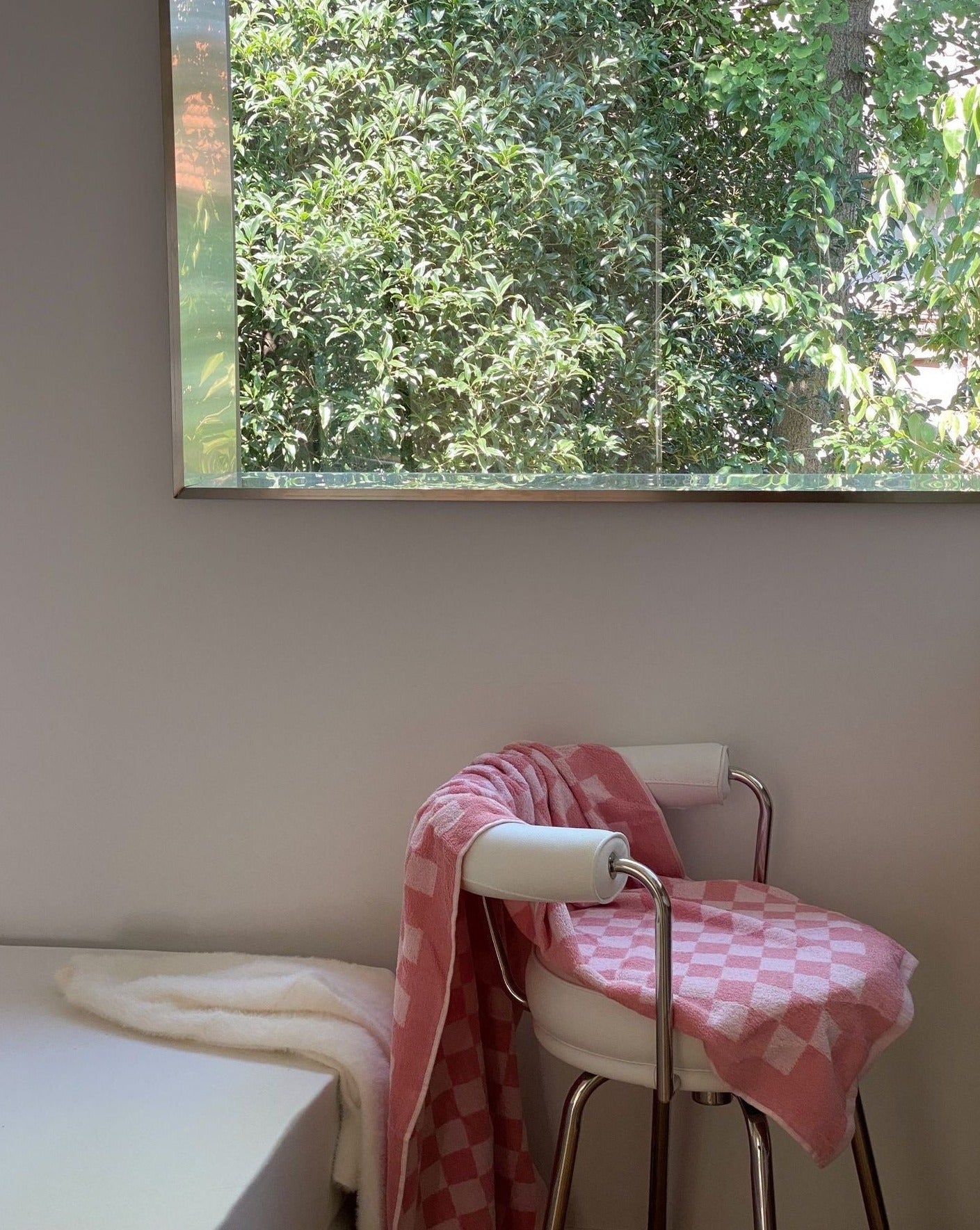 Luxurious Long-Staple Cotton Checkered Bath Towel - Soft, Absorbent, and Chemical-Free