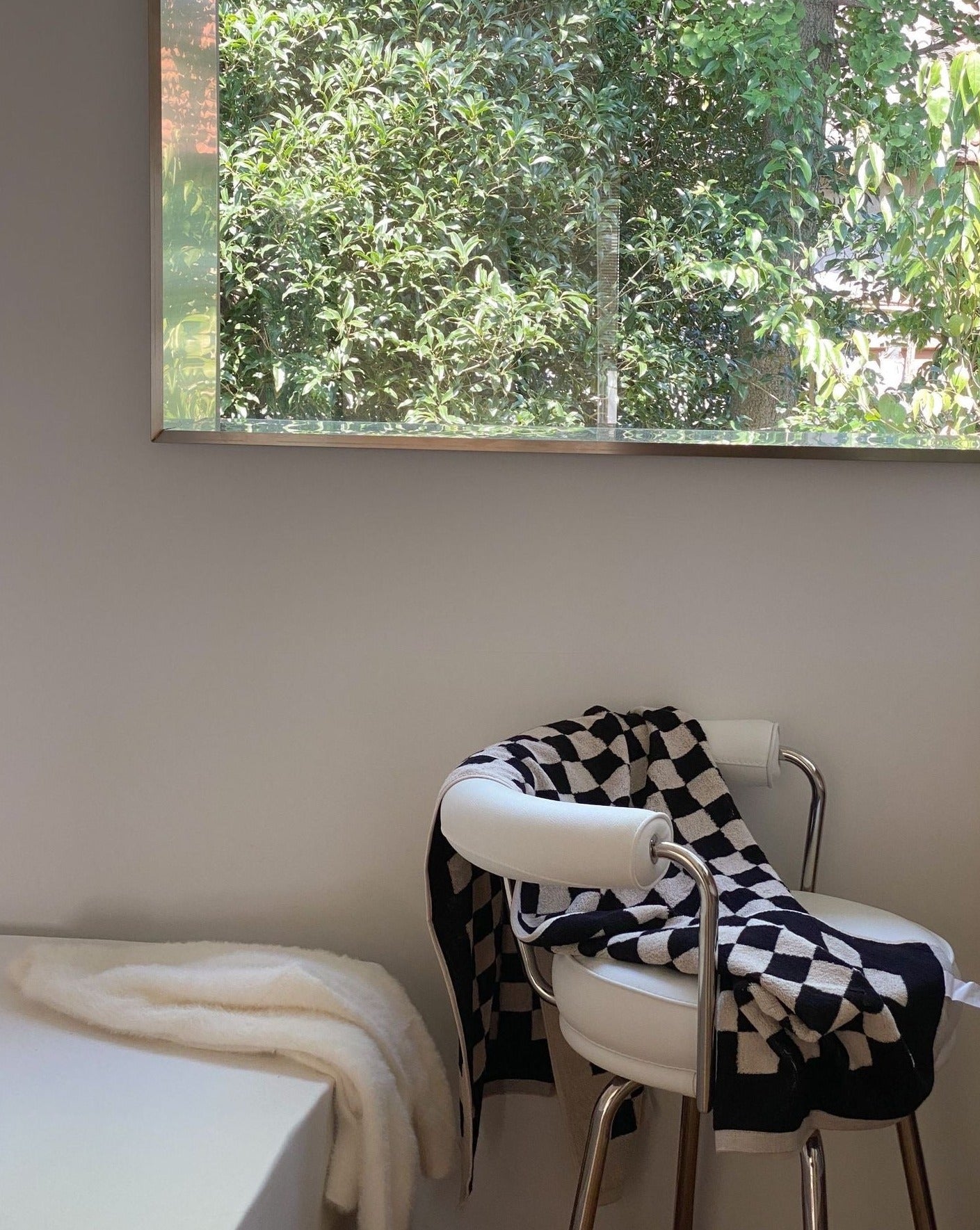 Luxurious Long-Staple Cotton Checkered Bath Towel - Soft, Absorbent, and Chemical-Free