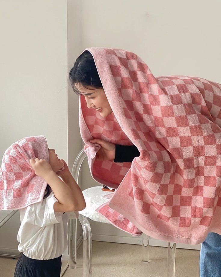 Luxurious Long-Staple Cotton Checkered Bath Towel - Soft, Absorbent, and Chemical-Free