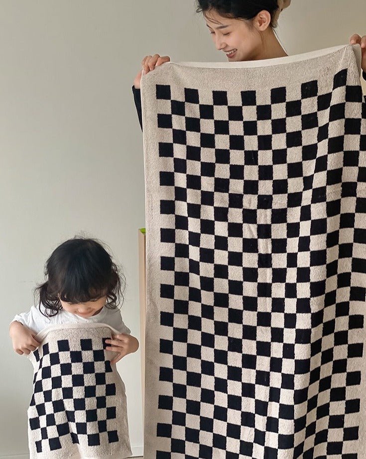 Luxurious Long-Staple Cotton Checkered Bath Towel - Soft, Absorbent, and Chemical-Free